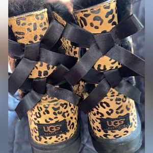 Black leopard Ugg